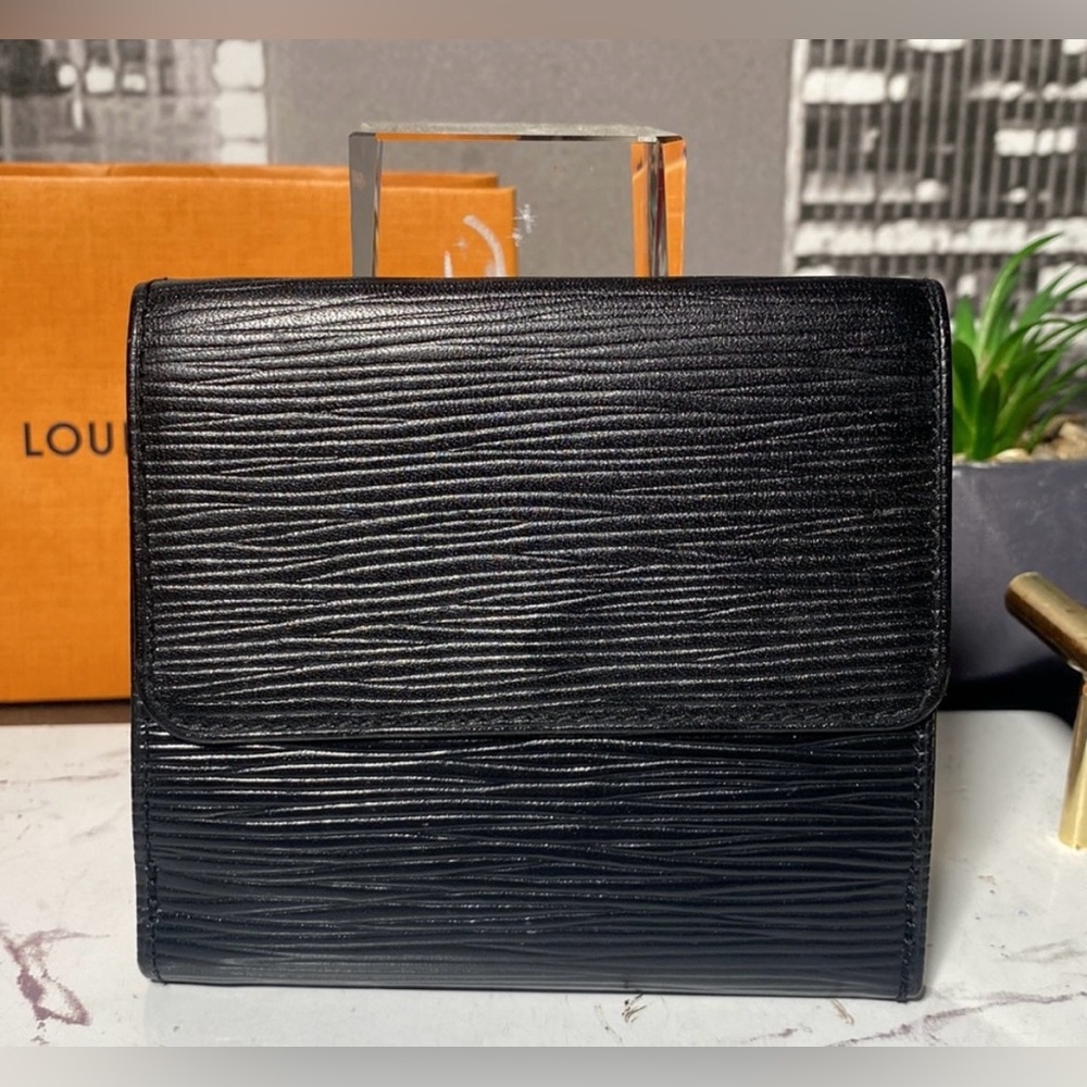 Authentic Louis Vuitton, EPI leather wallet